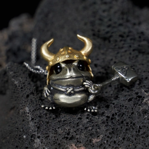 Helmet Hammer Frog Vintage Silver Effect Detachable Helmet Necklace